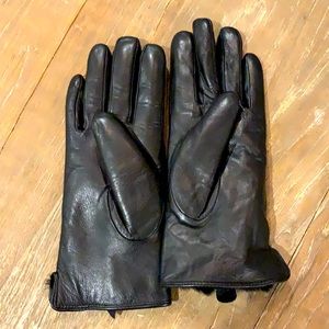 Super soft leather with soft fur on the inside.